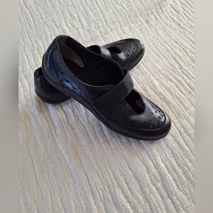 Ros Hommerson Black Cutout Flats Classic Mary Jane Leather